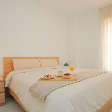 Modern Apt - Luxe Queen Bed - Walk To Isla Magica Sevilla Dış mekan fotoğraf